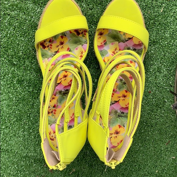 Charlotte Russe Neon Yellow Sandals - Picture 2 of 6